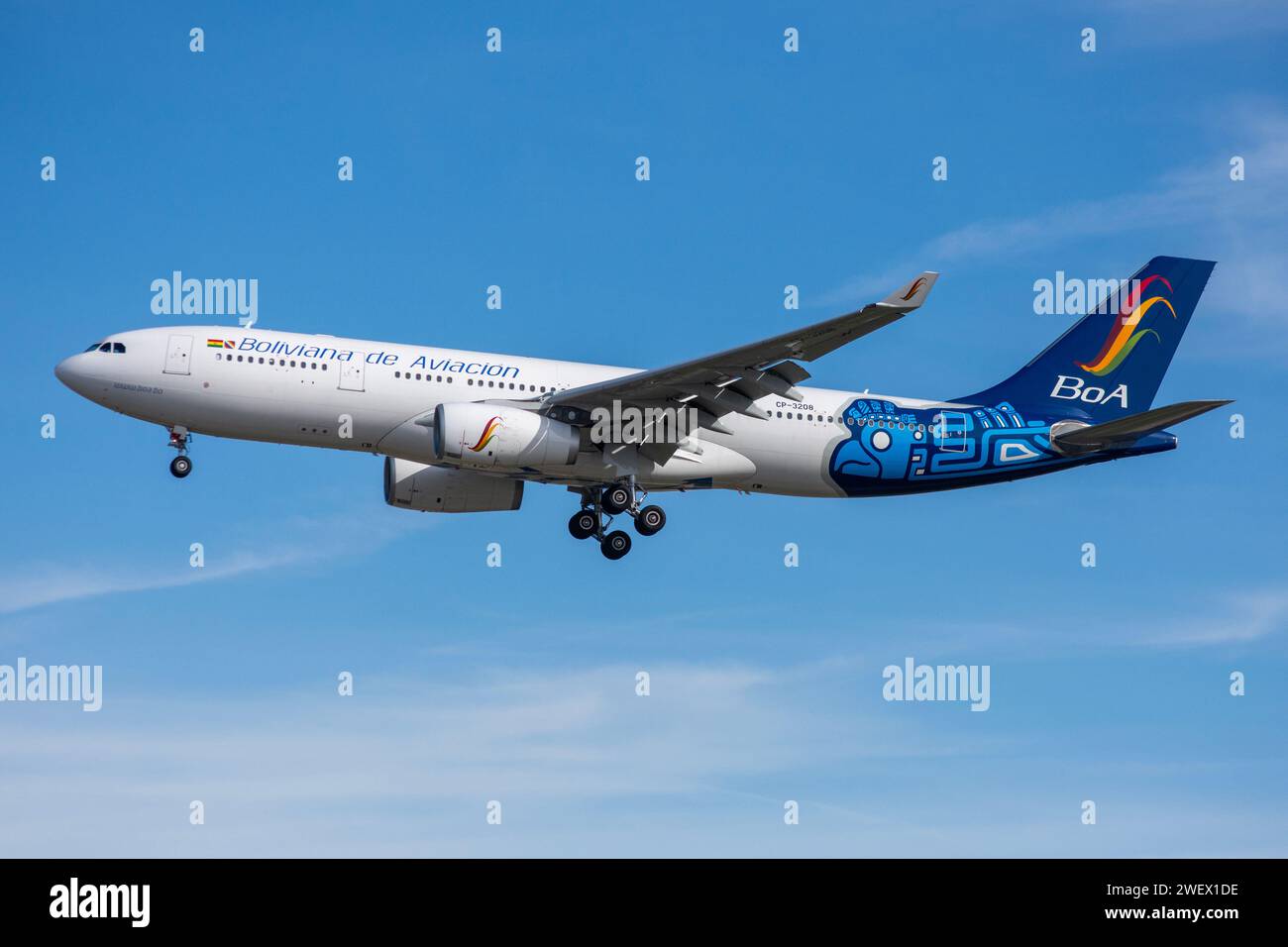 Airbus A330 aereo di linea della compagnia aerea Boliviana de Aviación atterraggio Foto Stock