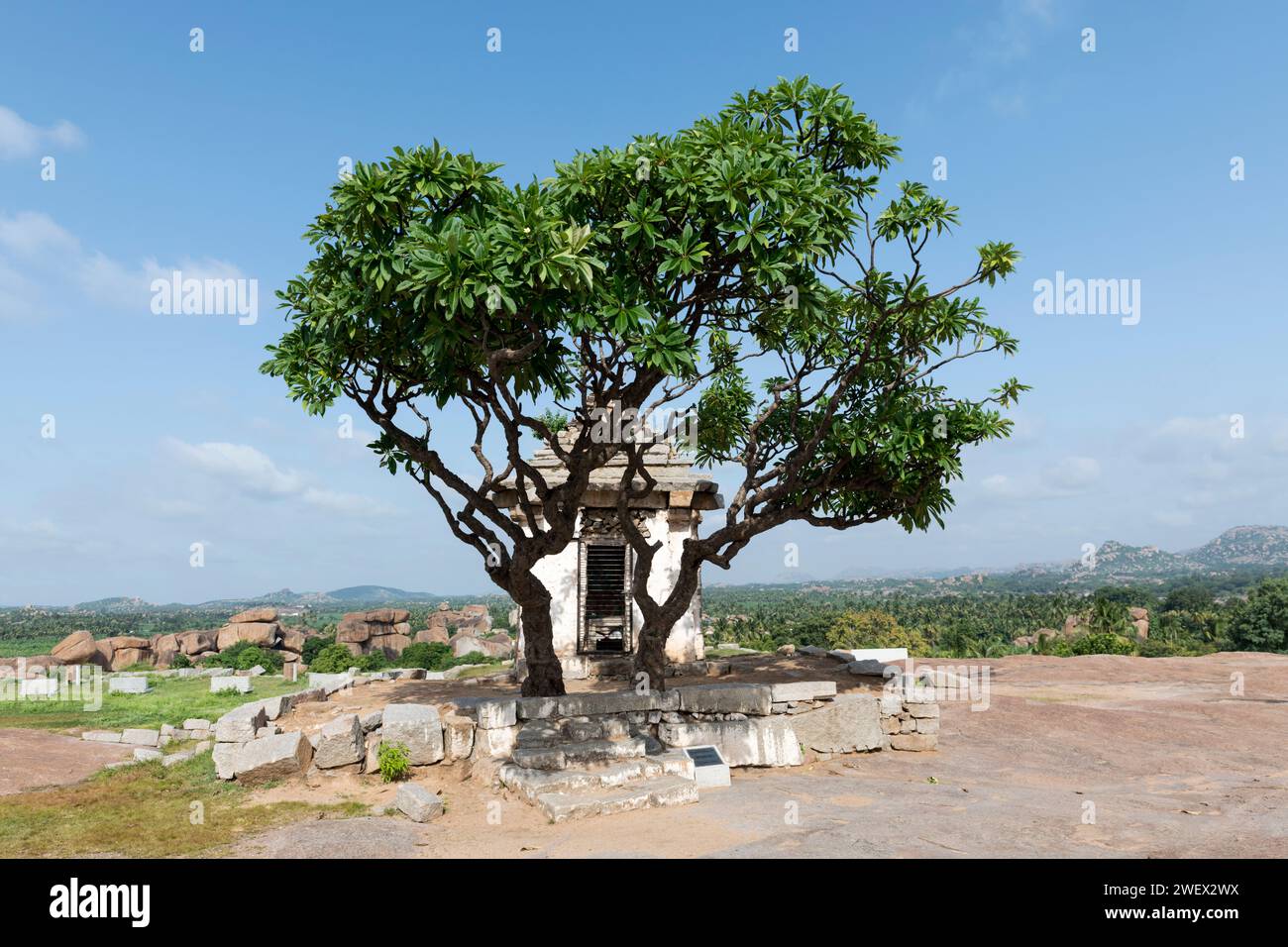 Tempio Hanuman sulla collina di Hemakuta, Hampi, distretto di Vijayanagara, Karnataka, India Foto Stock