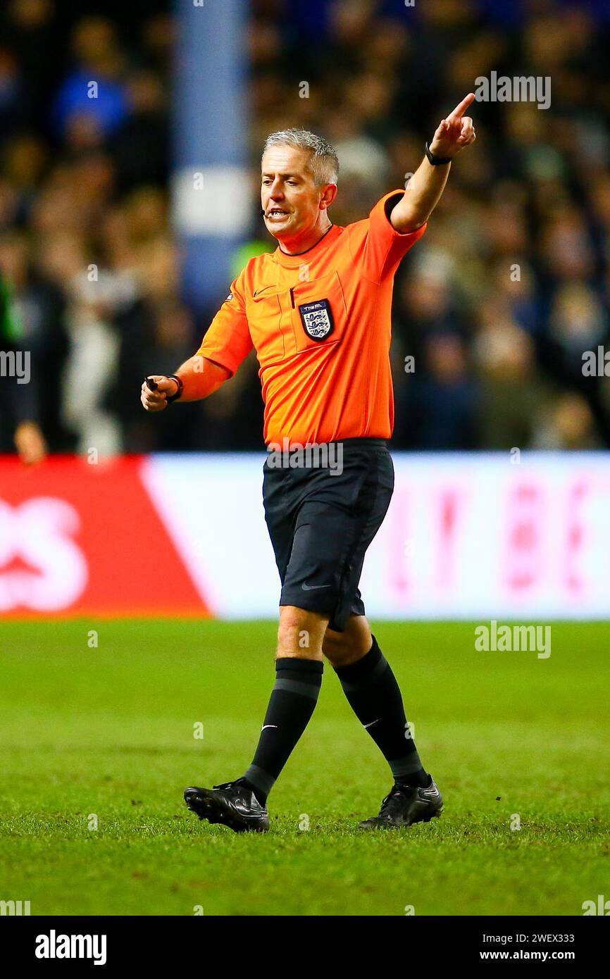 Hillsborough Stadium, Sheffield, Inghilterra - 26 gennaio 2024 arbitro Darren Bond - durante la partita Sheffield mercoledì contro Coventry City, Emirates fa Cup, 2023/24, Hillsborough Stadium, Sheffield, Inghilterra - 26 gennaio 2024 crediti: Arthur Haigh/WhiteRosePhotos/Alamy Live News Foto Stock