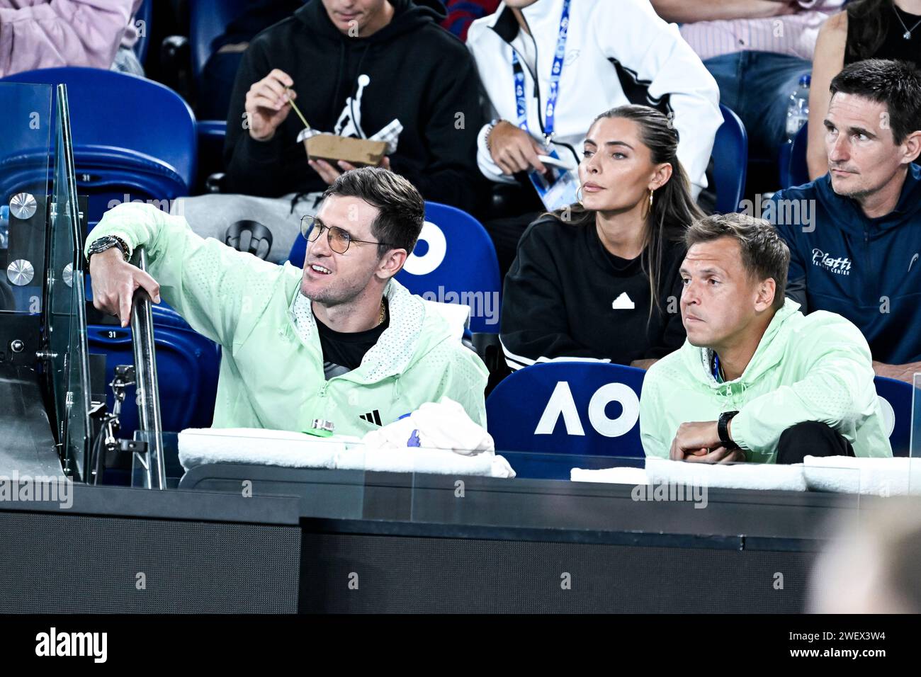 Melbourne, Australie. 26 gennaio 2024. Sophia Thomalla fidanzata di Sascha Alexander Zverev e Mischa in un altro box giocatori durante il torneo di tennis del grande Slam AO 2024 dell'Australian Open il 26 gennaio 2024 al Melbourne Park di Melbourne, Australia. Crediti: Victor Joly/Alamy Live News Foto Stock