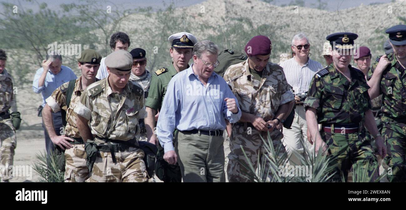 4 marzo 1991 il Segretario alla difesa britannico Tom King presso il quartier generale dell'Esercito britannico in Kuwait insieme ai comandanti delle forze britanniche. Foto Stock