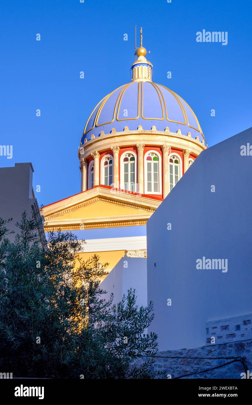 Ermoupoli, GR - 7 agosto 2023: Ermoupoli Chiesa di Agios Nikolaos Foto Stock