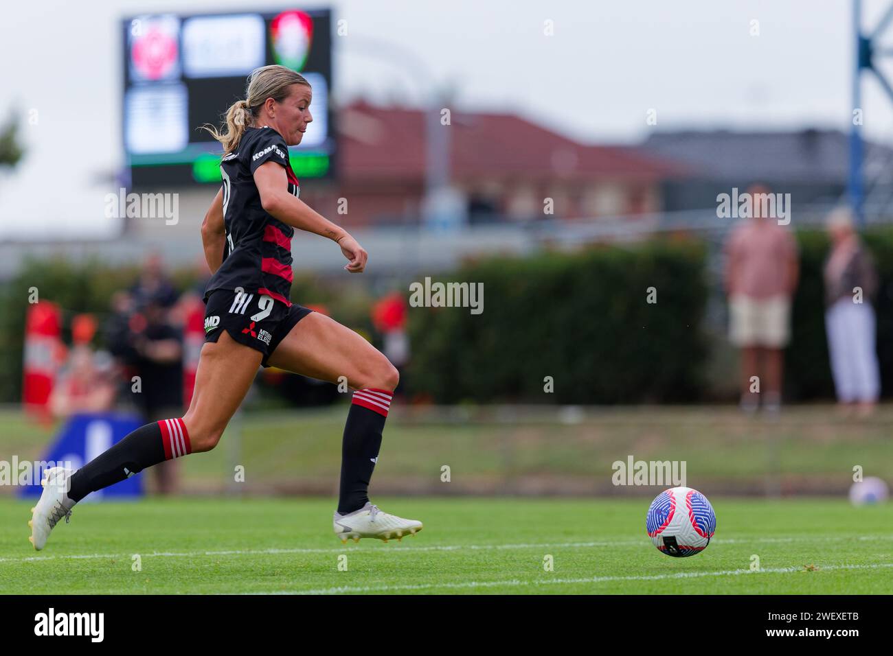 Sydney, Australia. 27 gennaio 2024. Sophie Harding dei Wanderers insegue il pallone durante la partita A-League Women Rd14 tra Western Sydney Wanderers e Brisbane Roar al Marconi Stadium il 27 gennaio 2024 a Sydney, Australia Credit: IOIO IMAGES/Alamy Live News Foto Stock