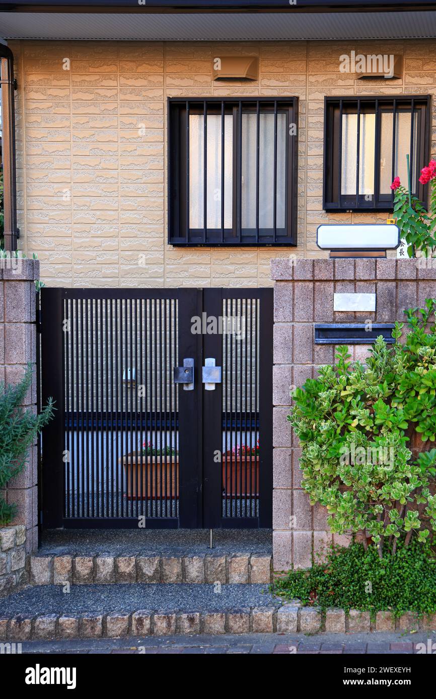 Parete e porta di una casa moderna in stile Giapponese. Foto Stock