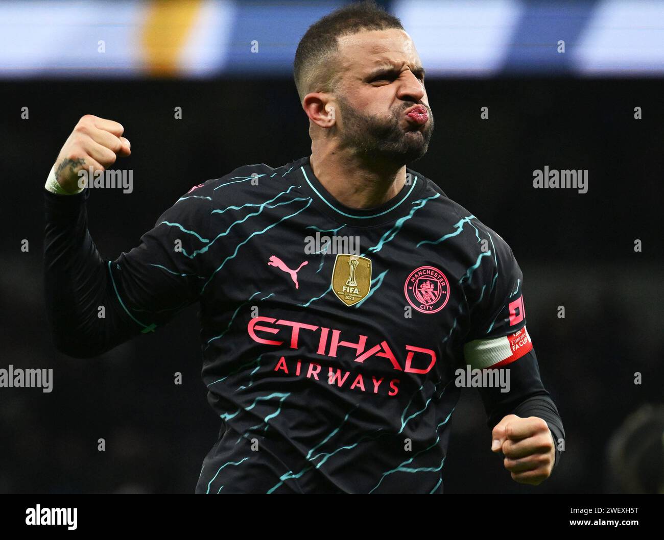 Londra, Regno Unito. 26 gennaio 2024. Kyle Walker del Manchester City festeggia dopo la vittoria. Emirates fa Cup, 4° round, Tottenham Hotspur contro Manchester City presso il Tottenham Hotspur Stadium di Londra venerdì 26 gennaio 2024. Questa immagine può essere utilizzata solo per scopi editoriali. Foto solo editoriale di Sandra Mailer/Andrew Orchard fotografia sportiva/Alamy Live news credito: Andrew Orchard fotografia sportiva/Alamy Live News Foto Stock