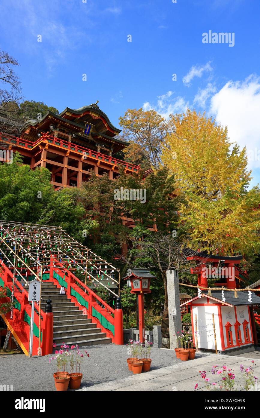 Il paesaggio autunnale al santuario Yutoku Inari è un santuario shintoista nella città di Kashima, nella parte meridionale della prefettura di Saga. Foto Stock