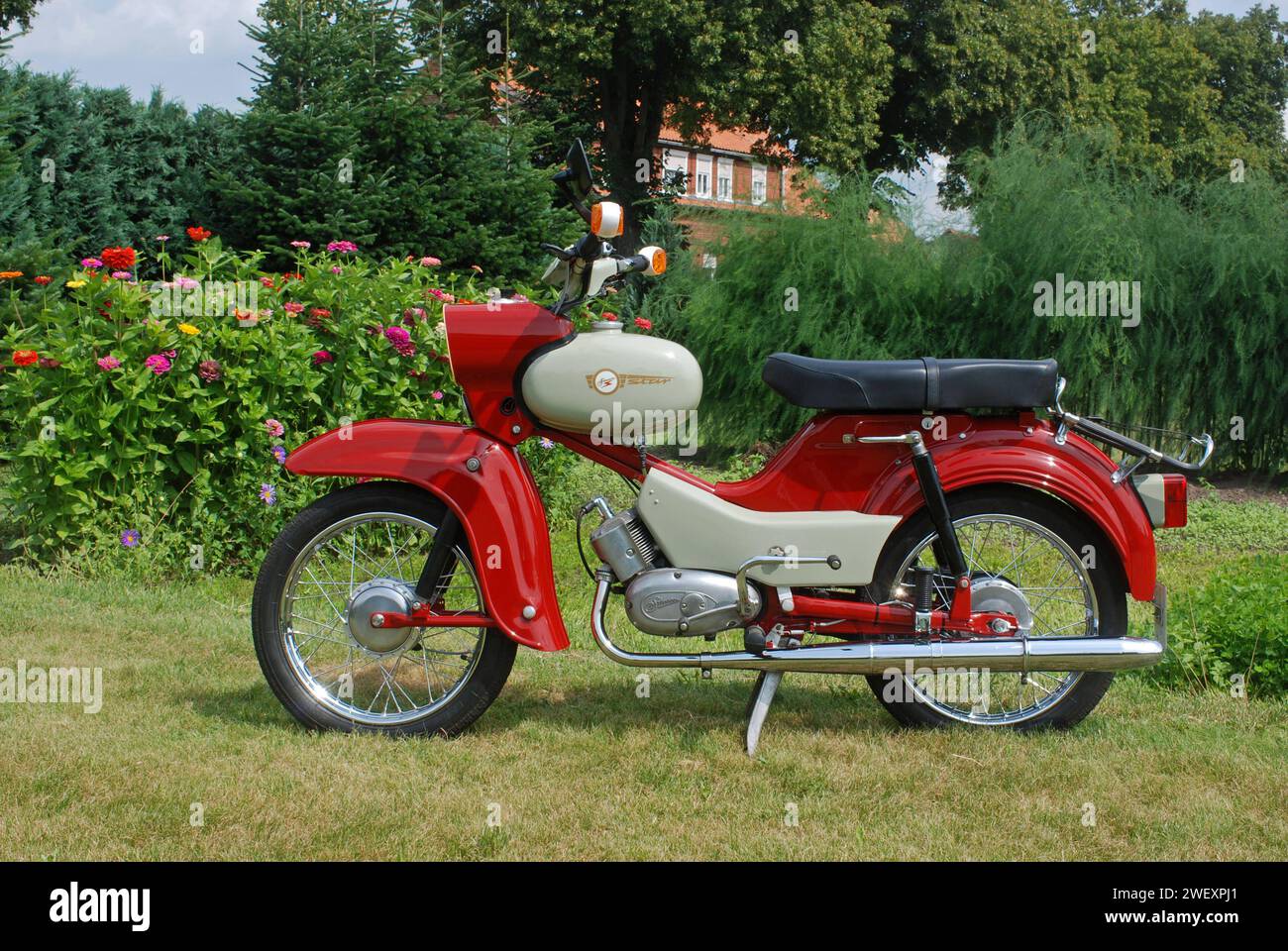 02.08.2014 Simson Star/ SR4-2/1 Deutschland/ Sachsen Anhalt Altmark/ Altmarkkreis Salzwedel/ Stadt Klötze/ Ortsteil Neuferchau/ Moped/ Simson Star/ SR4-2/1 Baujahr 1970/ alles originalgetreu restauriert im Winter 2012-2013 *** 02 08 2014 Simson Star SR4 2 1 Germania Sachsen Anhalt Altmark Altmarkkreis Salzwedel Stadt Klötze Ortsteil Neuferchau Moped Simson Star SR4 2 1 anno 1970 tutto originale restaurato nell'inverno 2012 2013 Foto Stock