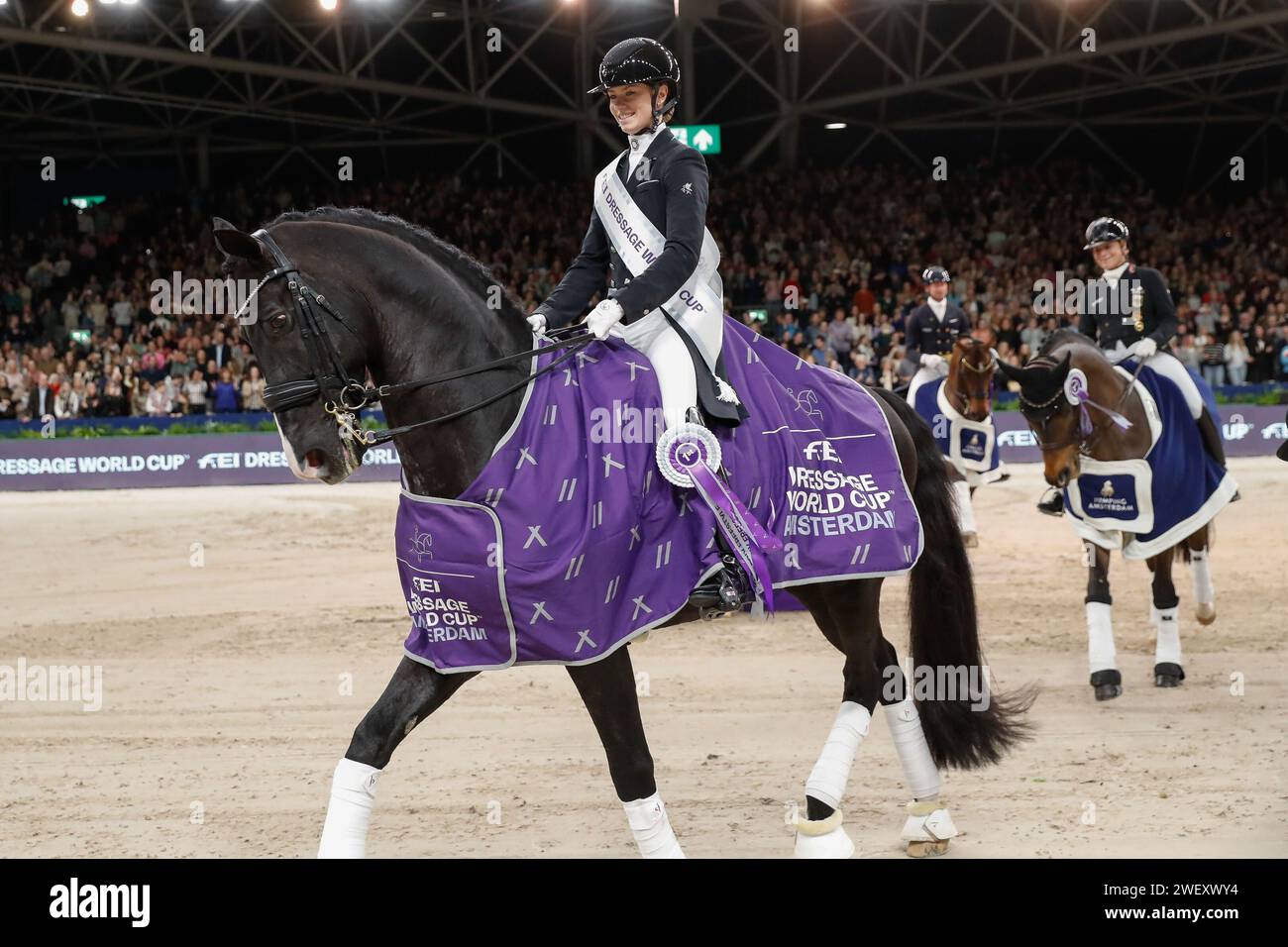 AMSTERDAM, PAESI BASSI - GENNAIO 27 : WinnerCharlotte FRY (GBR) Everdale durante il Jumping Amsterdam 2024 Iinternational FEI Dressage World Cup libera Foto Stock