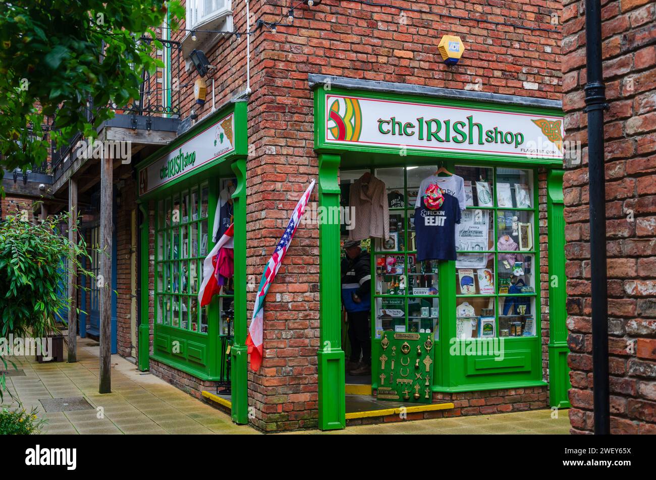 Derry City, Co Londonderry, N Ireland, settembre 27 2023 - The Irish Shop in the Craft Village, Derry Foto Stock