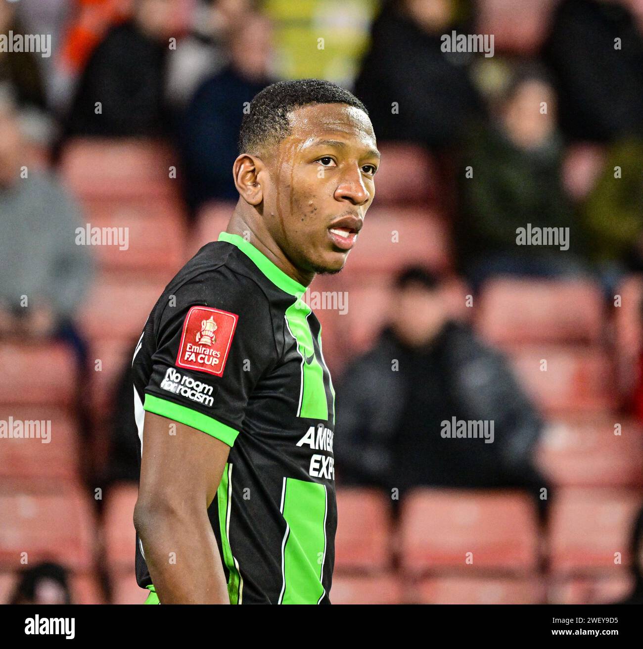 Bramall Lane, Sheffield, Regno Unito. 27 gennaio 2024. Fa Cup calcio al quarto turno, Sheffield United contro Brighton e Hove Albion; Pervis Estupinan di Brighton Credit: Action Plus Sports/Alamy Live News Foto Stock