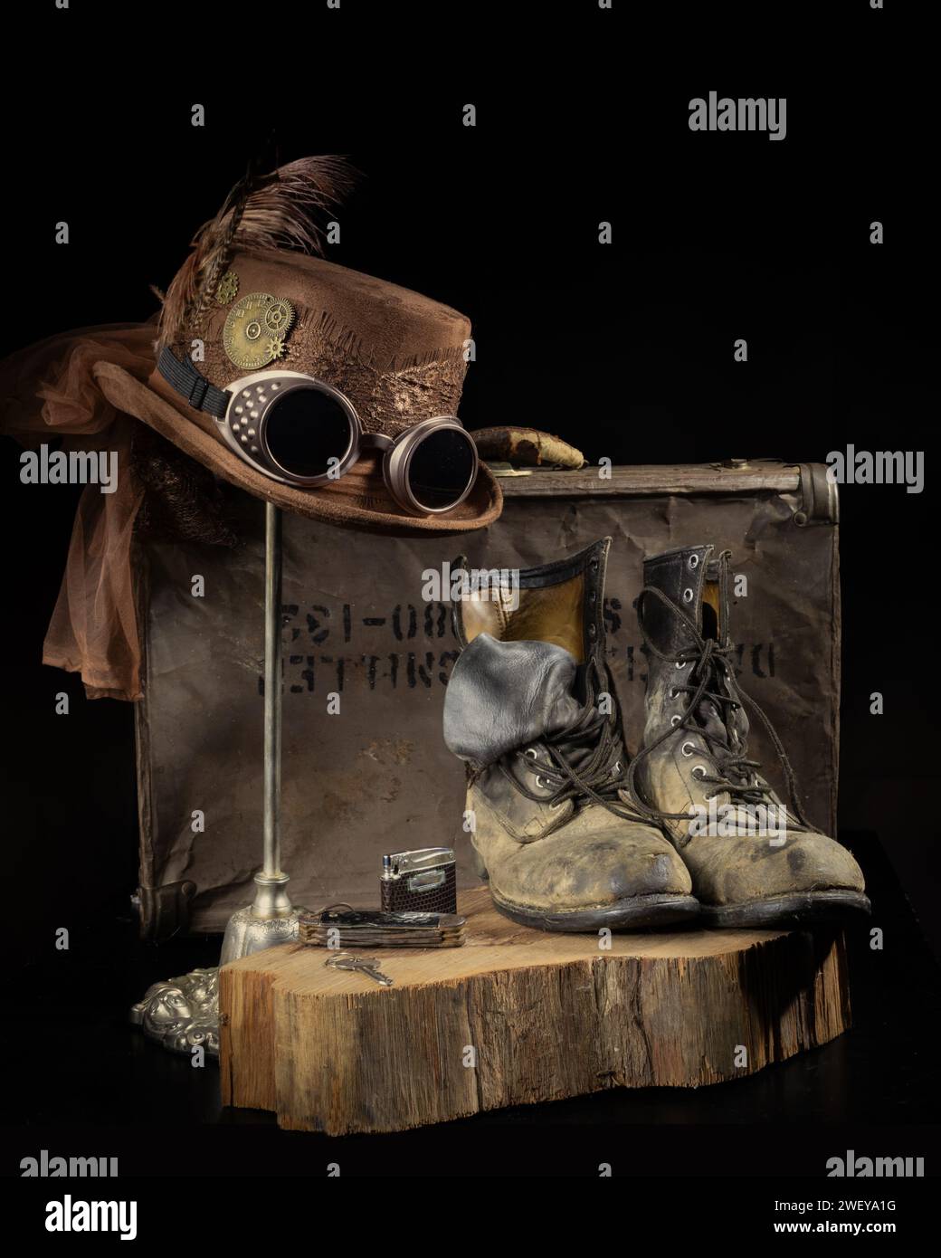 Stivali in pelle, cappello, valigia STILL Life Foto Stock