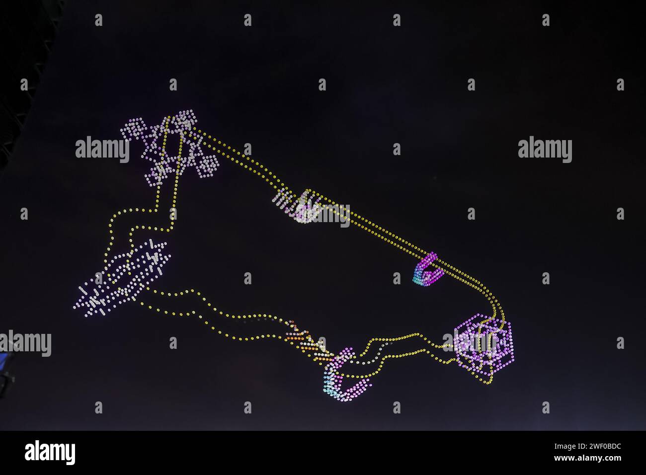Spettacolo di droni, ambientazione durante l'e-Prix di Diriyah 2024, 2° incontro del Campionato Mondiale di Formula e ABB FIA 2023-24, sul circuito di Riyadh Street dal 25 al 27 gennaio, a Diriyah, Arabia Saudita Foto Stock