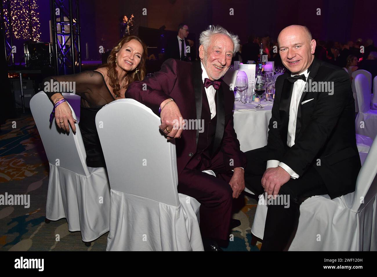 Christiane Zander, Dieter Hallervorden, Kai Wegner beim 26. Presseball Berlin im Hotel Titanic a Berlino, AM 27.01.2024 26. Presseball Berlin *** Christiane Zander, Dieter Hallervorden, Kai Wegner al Press Ball Berlin 26 all'Hotel Titanic di Berlino, su 27 01 2024 26 Press Ball Berlin Photopress Mueller Foto Stock