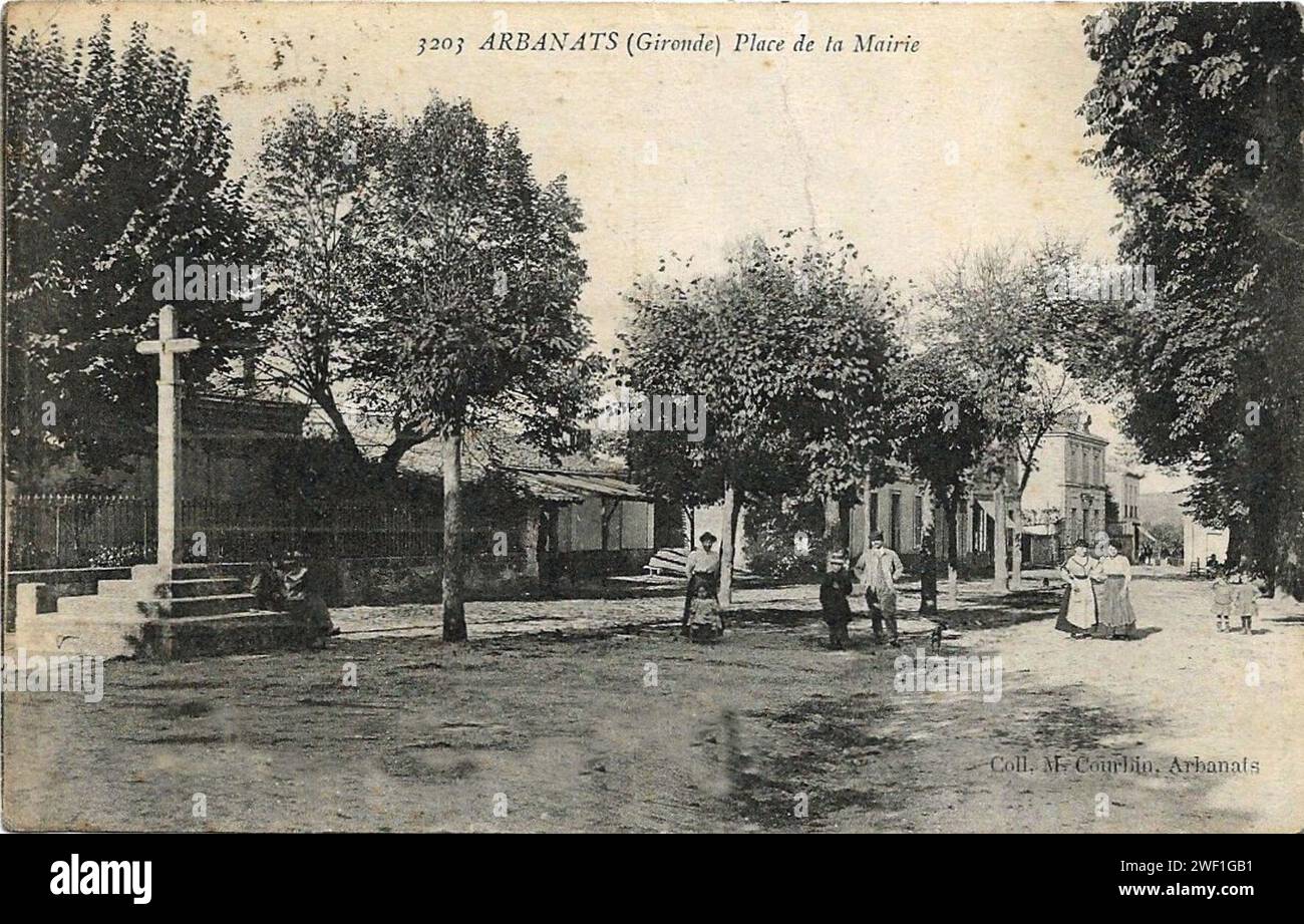 Arbanats - Place de la Mairie 2. Foto Stock