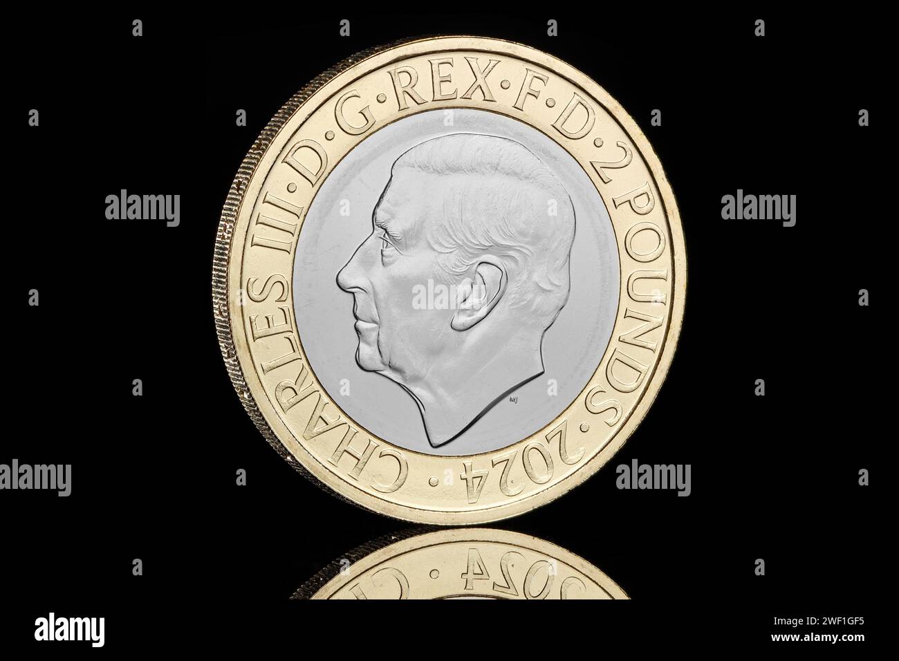 Moneta bimetallica da 2024 sterline con il ritratto di re Carlo III disegnato da Martin Jennings Foto Stock