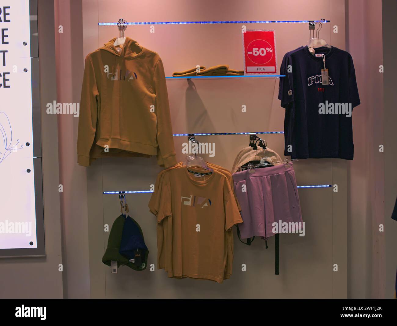 Brand clothing immagini e fotografie stock ad alta risoluzione Alamy