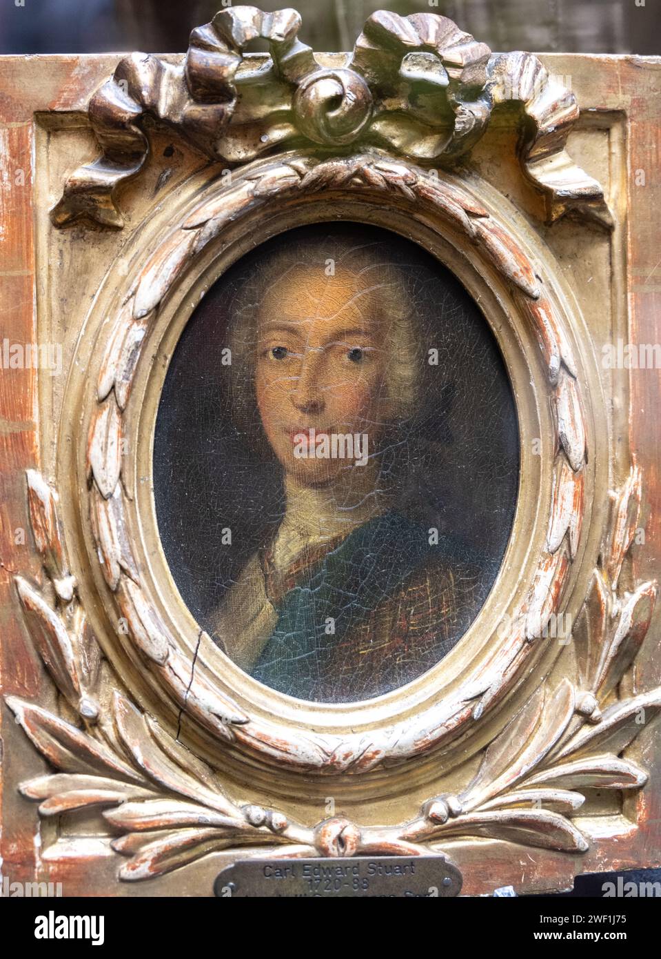 Ritratto di Carl Edward Stuart o Bonnie Prince Charlie in una cornice al Castello di Dunvegan Foto Stock