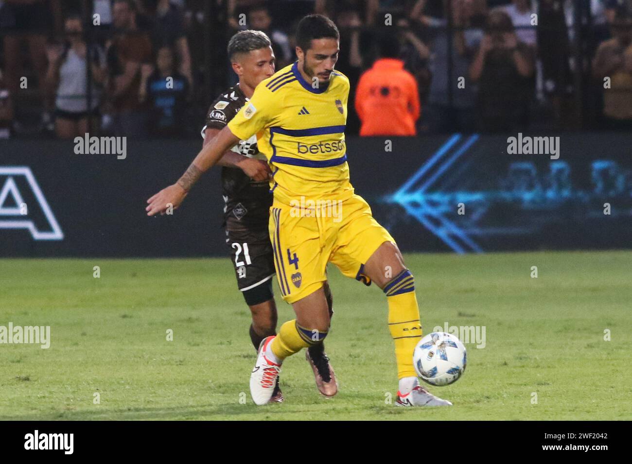 Buenos Aires, Argentina. 27 gennaio 2024. Nicolas Figal del Boca Juniors durante la partita del 1° round della Liga Profesional de Fútbol Argentina allo stadio City of Vicente Lopez ( Credit: Néstor J. Beremblum/Alamy Live News Foto Stock