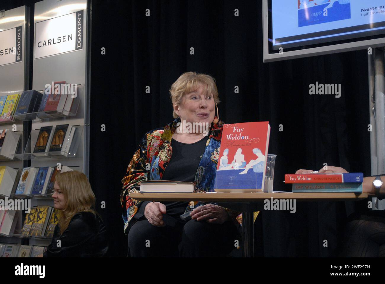 COPENHAGEN/DANMARK /DANIMARCA. L'autrice britannica Fay Weldon è stata intervistata da Marie Louise Kjoelpye sul suo nuovo libro Castle Spa kvinder paa Kur in lingua danese Transport,Fay weldon at Fogforym ,Book Fair 2008 a Forumm Copenhagen 15 novembre 2008 FOTO DI FRANCIS DEAN / DEAN PICTURES Foto Stock