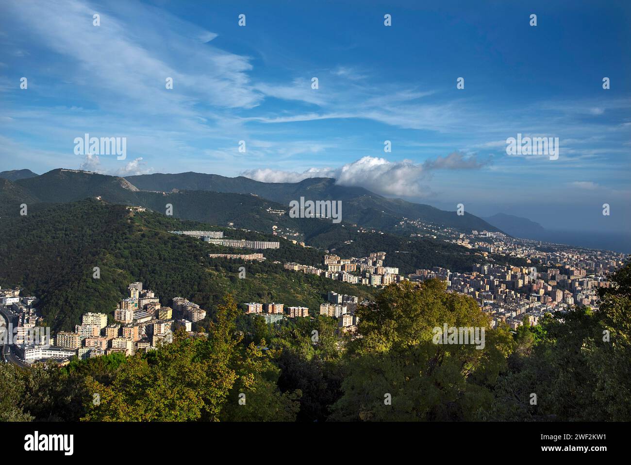 Vista dei quartieri Sampierdarena e Cornigliano di Genova, Italia Foto Stock