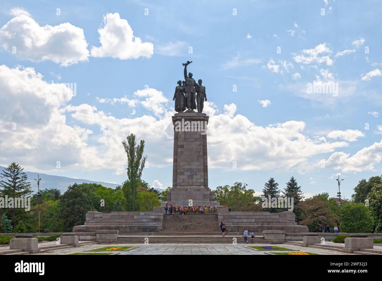 Sofia, Bulgaria - 18 maggio 2019: Il monumento all'esercito sovietico (in bulgaro: Паметник на Съветската армия, Pametnik na Savetskata armia) è un monumento Foto Stock