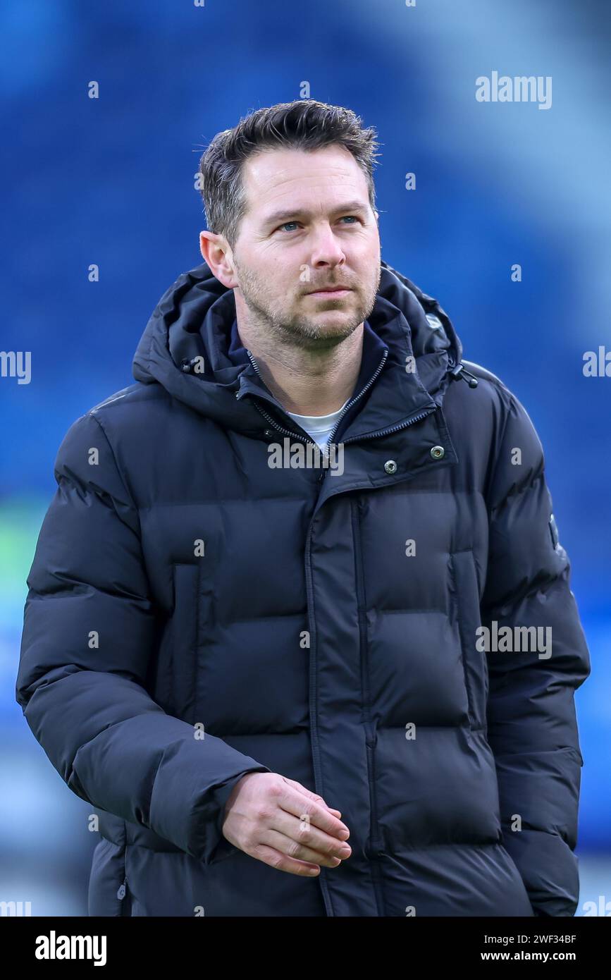 Heerenveen, Paesi Bassi. 28 gennaio 2024. HEERENVEEN, PAESI BASSI - GENNAIO 28: l'assistente allenatore Jan Sierksma dell'AZ Alkmaar guarda durante la partita olandese Keuken Kampioen Divisie tra l'SC Heerenveen e l'AZ Alkmaar all'Abe Lenstra Stadion il 28 gennaio 2024 a Heerenveen, Paesi Bassi. (Foto di Pieter van der Woude/Orange Pictures) credito: Orange Pics BV/Alamy Live News Foto Stock