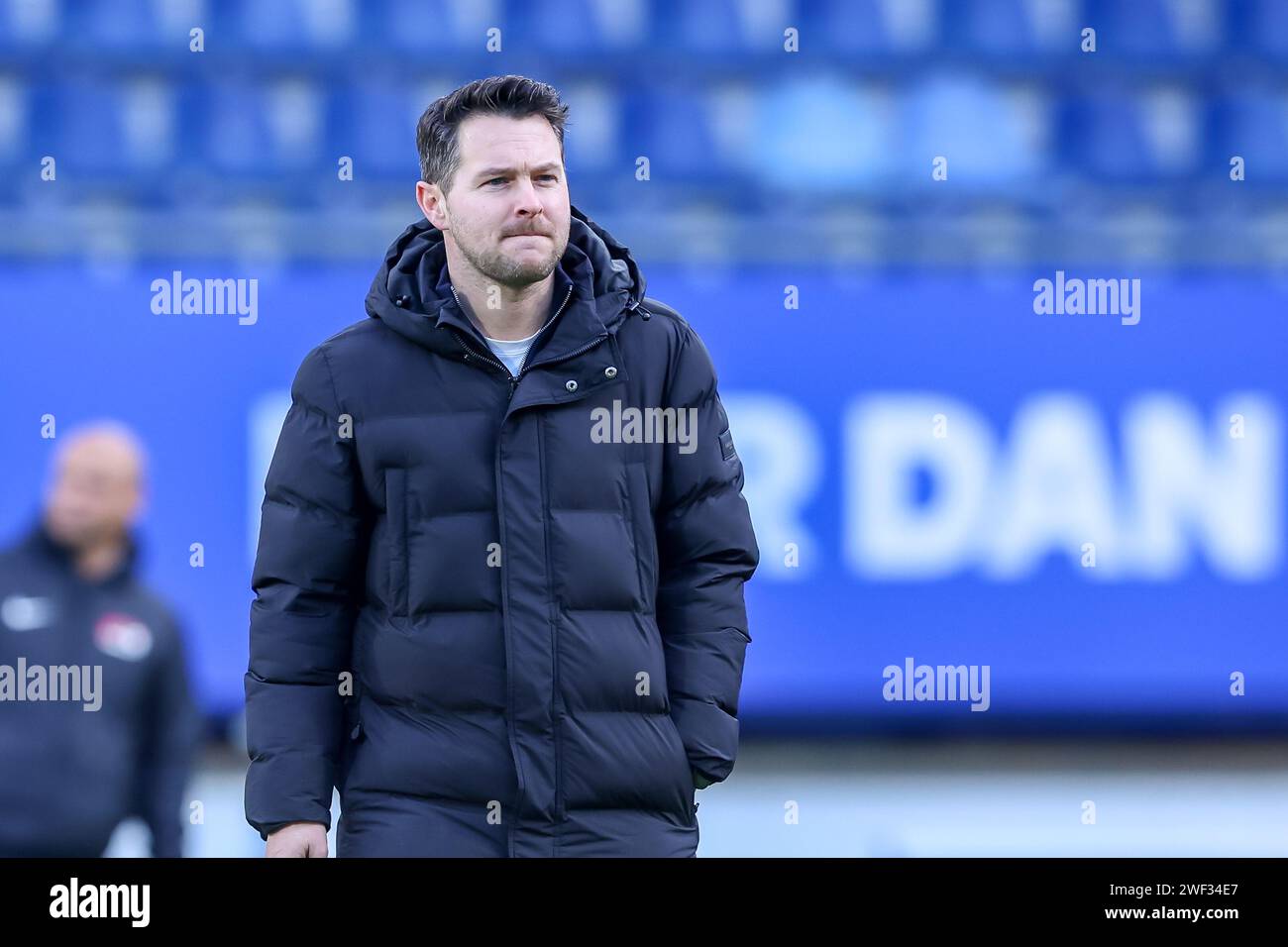 Heerenveen, Paesi Bassi. 28 gennaio 2024. HEERENVEEN, PAESI BASSI - GENNAIO 28: l'assistente allenatore Jan Sierksma dell'AZ Alkmaar guarda durante la partita olandese Keuken Kampioen Divisie tra l'SC Heerenveen e l'AZ Alkmaar all'Abe Lenstra Stadion il 28 gennaio 2024 a Heerenveen, Paesi Bassi. (Foto di Pieter van der Woude/Orange Pictures) credito: Orange Pics BV/Alamy Live News Foto Stock