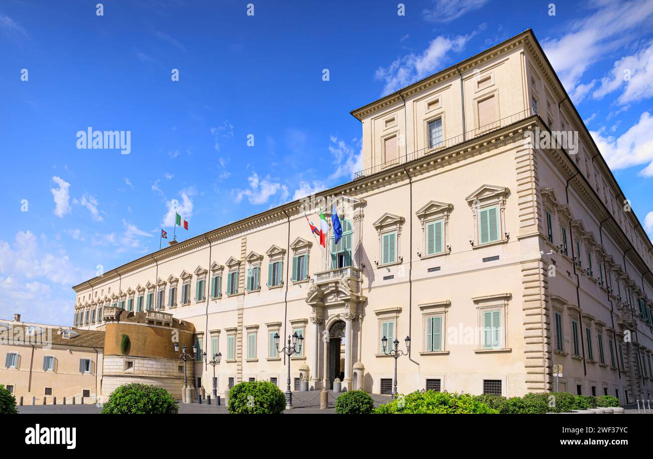 Il Palazzo del Quirinale, attuale residenza ufficiale del Presidente della Repubblica Italiana, in Piazza del Quirinale, Roma, Italia. Foto Stock