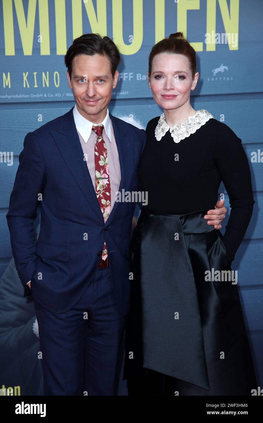 Tom Schilling und Karoline Herfurth partecipa alla prima mondiale del film Eine Million Minuten, Zoo Palast, Foto Stock