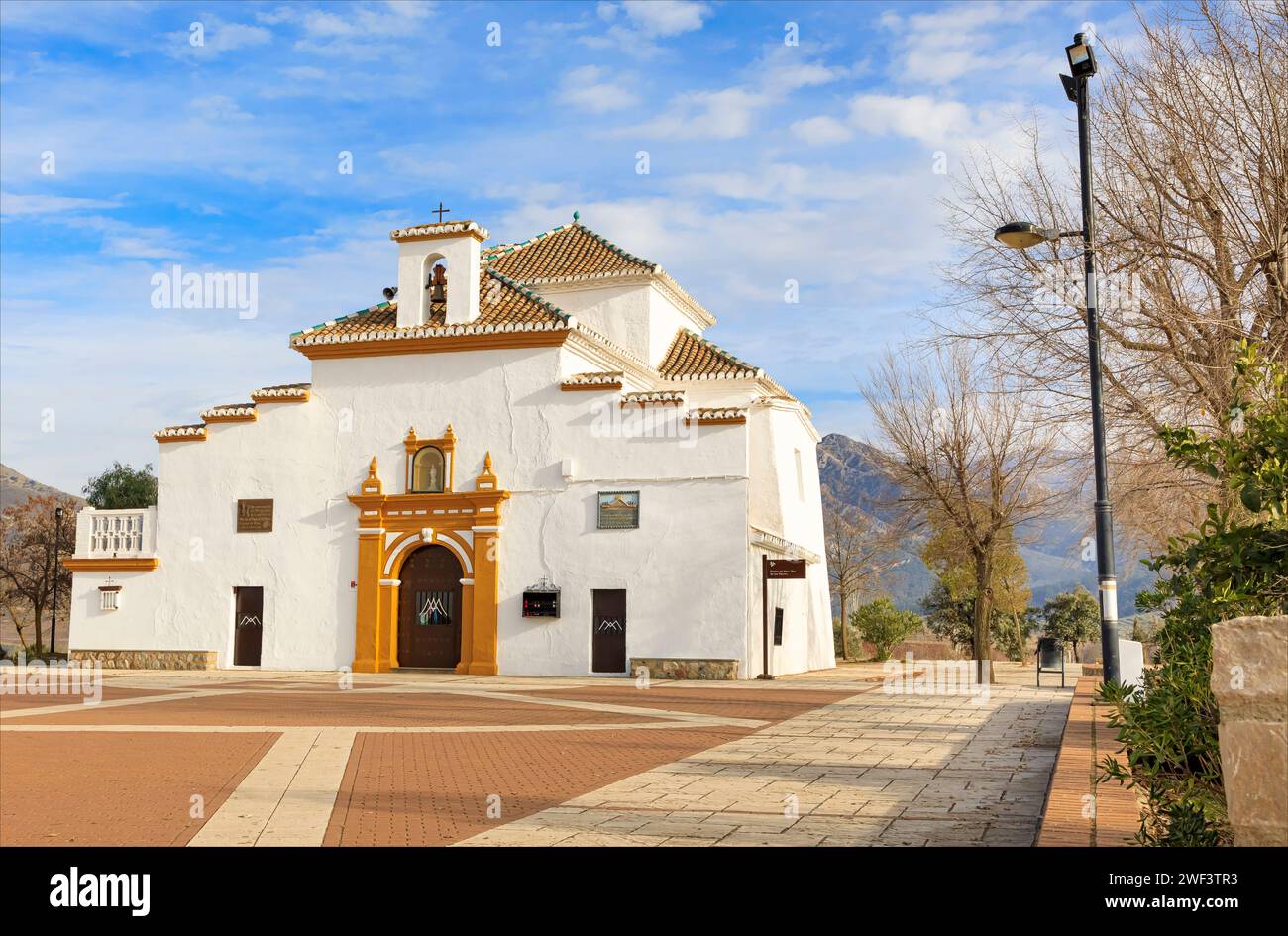 Antica e decorata chiesa nelle montagne della Sierra Nevada in spagna Foto Stock