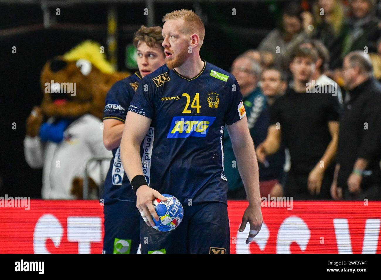 Colonia, Germania. 28 gennaio 2024. Ritratto di Jim Gottfridsson (Svezia) durante il terzo e quarto posto finale del menÂ &#x80;&#x99;s EHF Euro 2024 match tra Svezia e Germania alla Lanxess Arena di Colonia, Germania credito: Independent Photo Agency/Alamy Live News Foto Stock