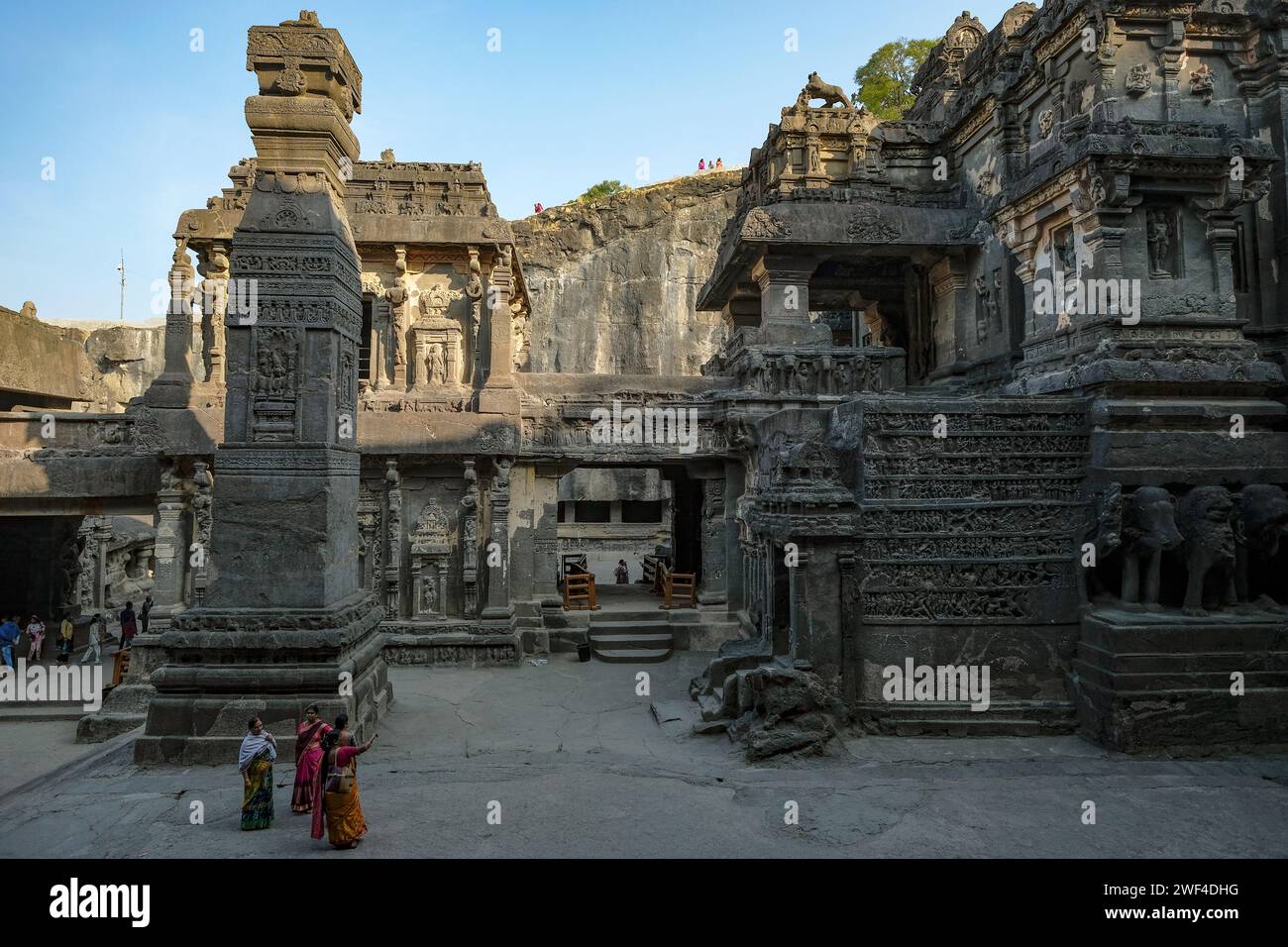 Ellora, India - 22 gennaio 2024: Tempio di Kailasa nel complesso delle grotte di Ellora nel distretto Aurangabad del Maharashtra, India. Foto Stock