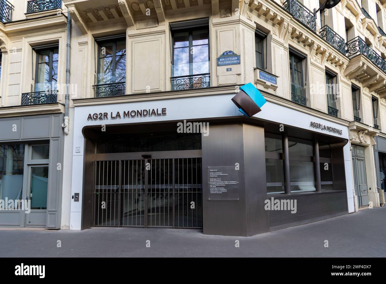 Vista esterna dell'edificio che ospita la sede di AG2R la Mondiale, una multinazionale francese di assicurazioni senza scopo di lucro Foto Stock