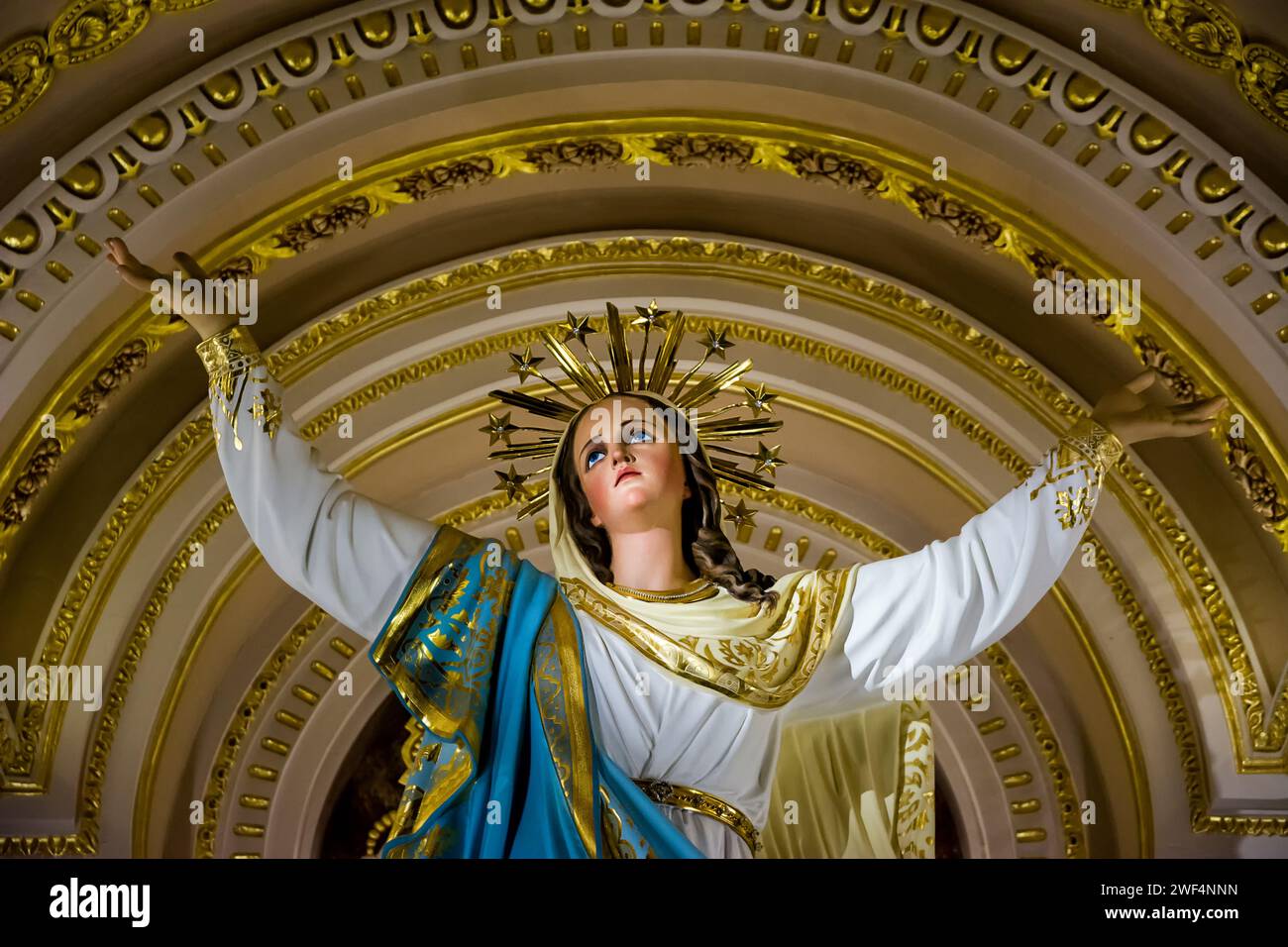 Statua di nostra Signora dell'assunzione nella Cattedrale di Rabat sull'isola di Gozo (Malta) Foto Stock