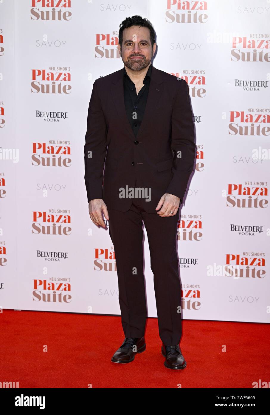 Londra, Regno Unito. 28 gennaio 2024. Mario Cantone arriva allo spettacolo di gala di Plaza Suite, il Savoy Theatre di Londra. Credito: Doug Peters/EMPICS/Alamy Live News Foto Stock