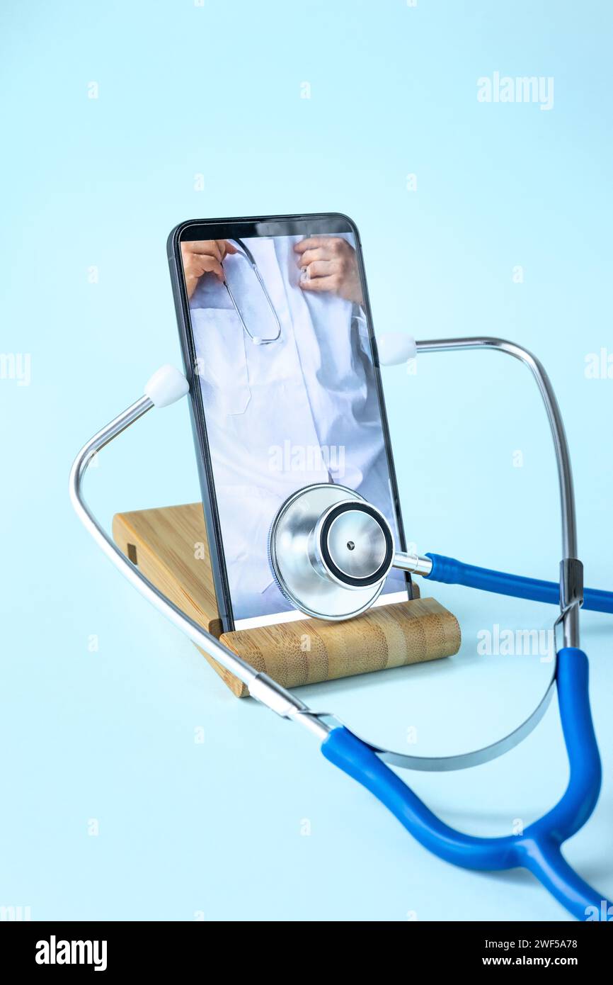 Teleconsulto medico, concetto sano, medico online, comunicazione del paziente tramite interfaccia medica, consulenza medica, consultazione Internet t Foto Stock