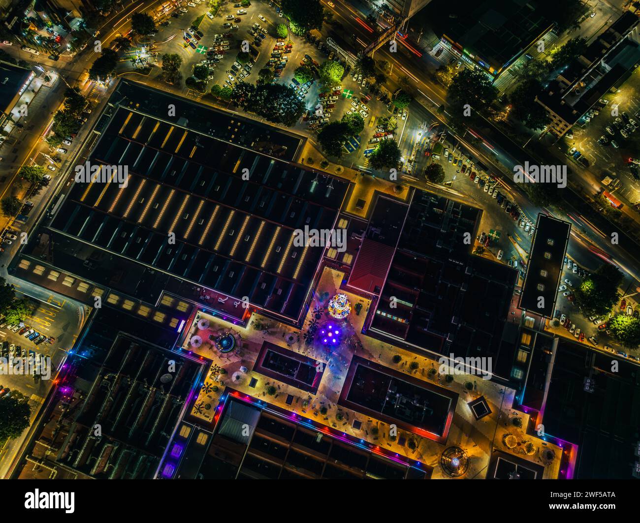 Un centro commerciale situato all'incrocio di Av. Lopez Mateos e Av. Mariano Otero, tra i comuni di Zapopan e Guadalajara. Foto Stock