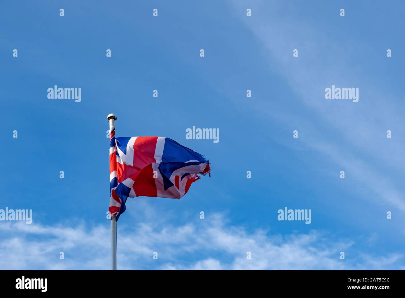 Sheringham, Norfolk, Regno Unito – gennaio 27 2024. Bandiera Union Jack che sventola alla brezza Foto Stock