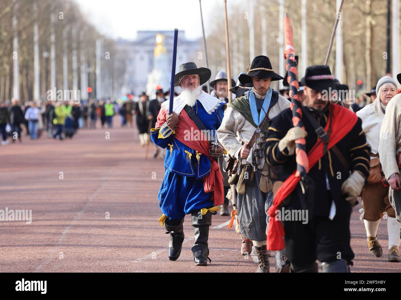 La English Civil War Society che partecipa alla loro marcia annuale sul Mall in commemorazione di re Carlo i, martirizzato il 30 gennaio 1649, Regno Unito Foto Stock