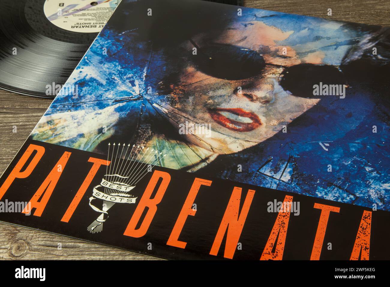 Cover del greatest hits BEST SHOTS del cantante statunitense PAT BENATAR di una versione pubblicata in Nord America nel 1989 Foto Stock