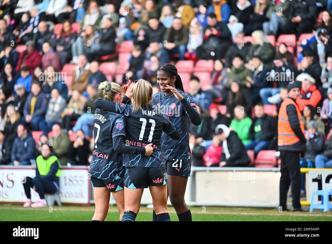 Khadija Shaw (Bunny) celebra il secondo gol per Manchester City Women contro Tottenham Hotspur Women allo stadio Gaughan, East London, Regno Unito. S Foto Stock