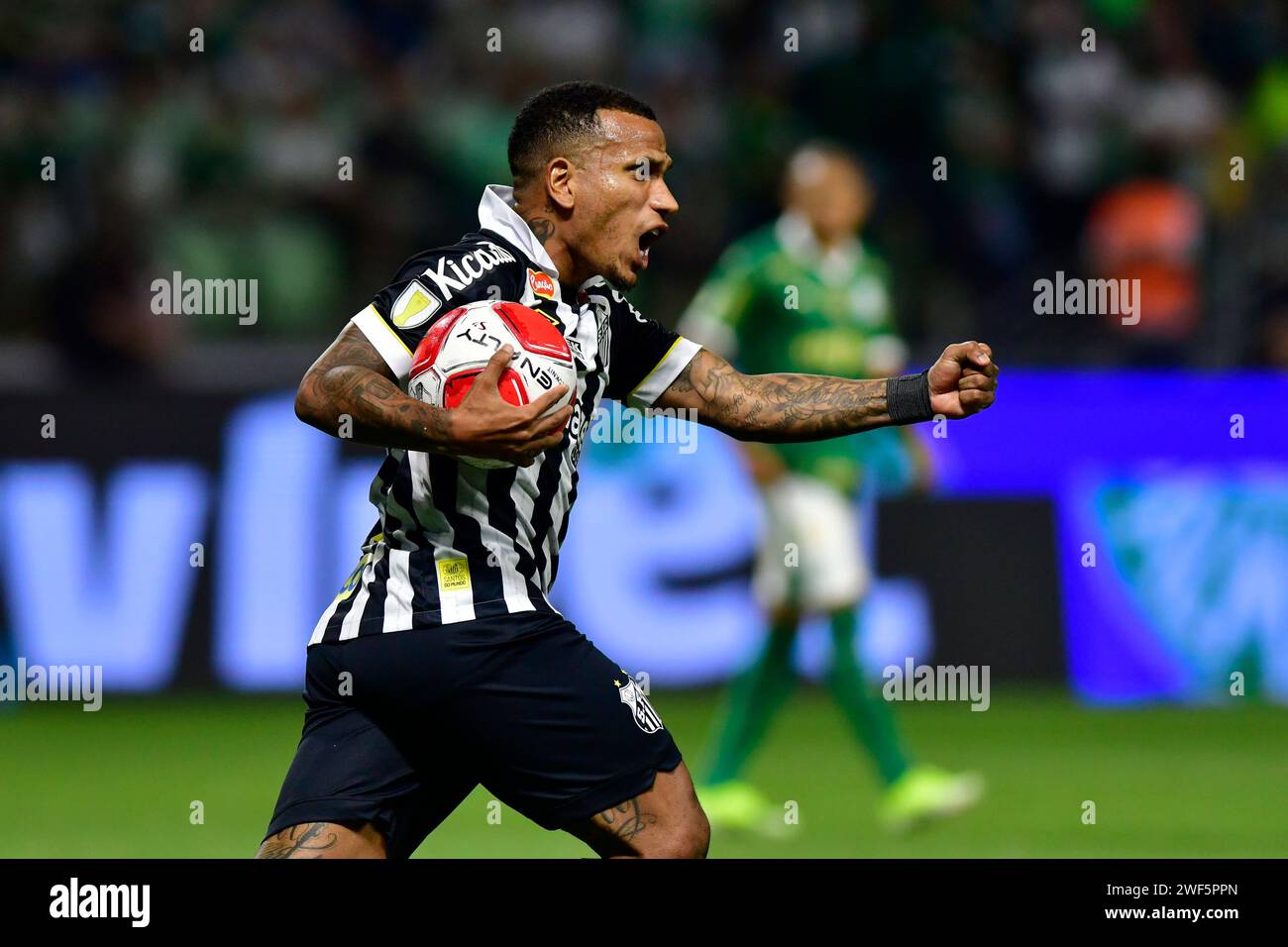 São Paulo (SP), 28/01/2024 - Futebol/PALMEIRAS-SANTOS - Otero da Santos - partita tra Palmeiras x Santos, valida per il terzo turno del Campionato Paulista, tenutosi presso l'Allianz Parque Arena, zona ovest di São Paolo, nella notte di questa domenica 28. (Foto: Eduardo Carmim/Alamy Live News) Foto Stock