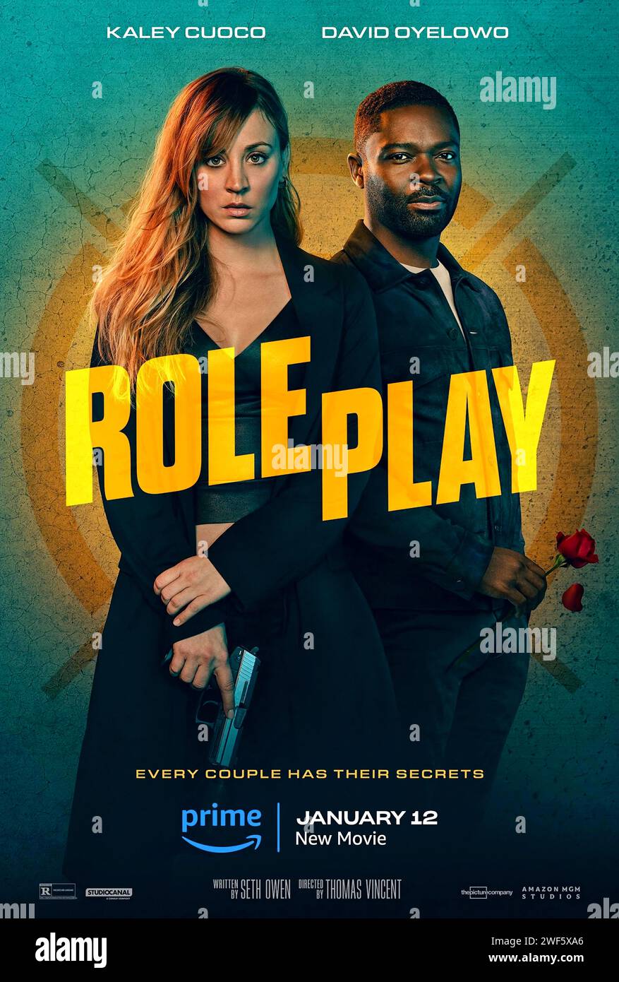 Role Play (2023) diretto da Thomas Vincent e interpretato da Kaley Cuoco, David Oyelowo e Bill Nighy. Emma ha un marito meraviglioso e due figli nei sobborghi del New Jersey. Ha anche una vita segreta come assassina a noleggio, un segreto che suo marito Dave scopre quando la coppia decide di ravvivare il loro matrimonio con un piccolo gioco di ruolo. Poster US One sheet ***SOLO PER USO EDITORIALE***. Credito: BFA / Amazon MGM Studios Foto Stock