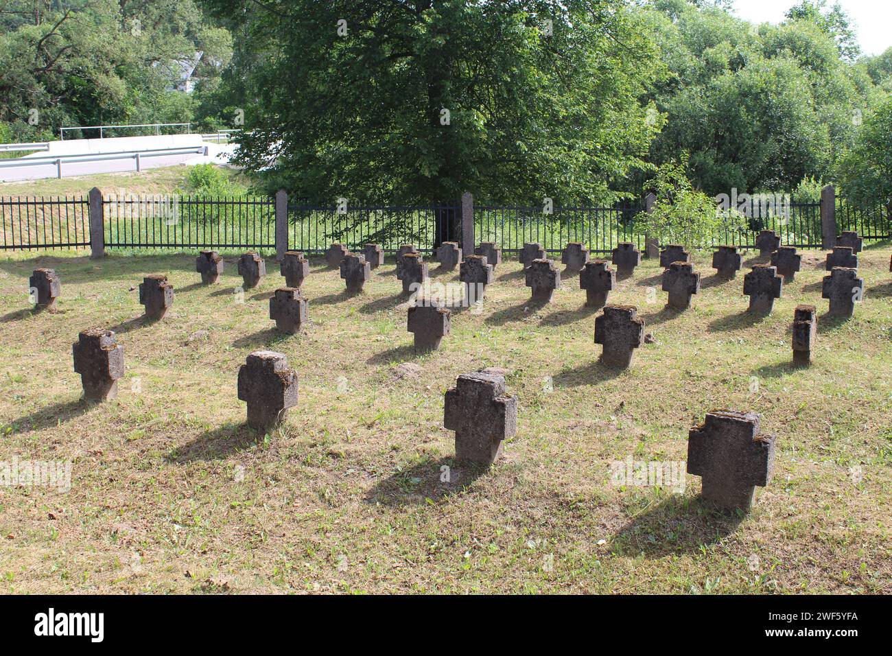 Tombe di soldati della prima guerra mondiale provenienti dalla Germania a Eglaine, in Lettonia Foto Stock