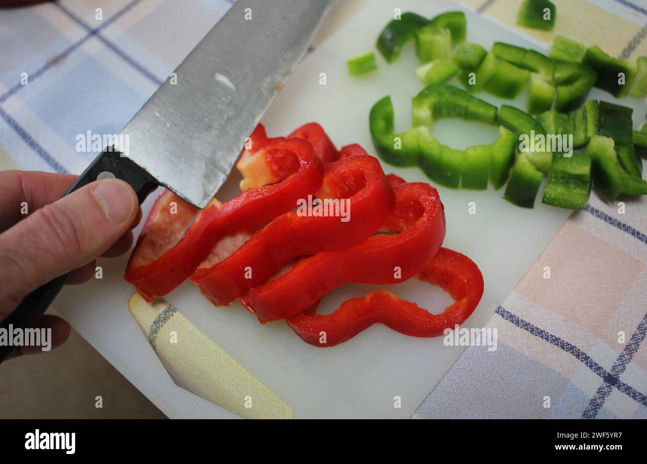 peperoni rossi e verdi sani da cucinare Foto Stock