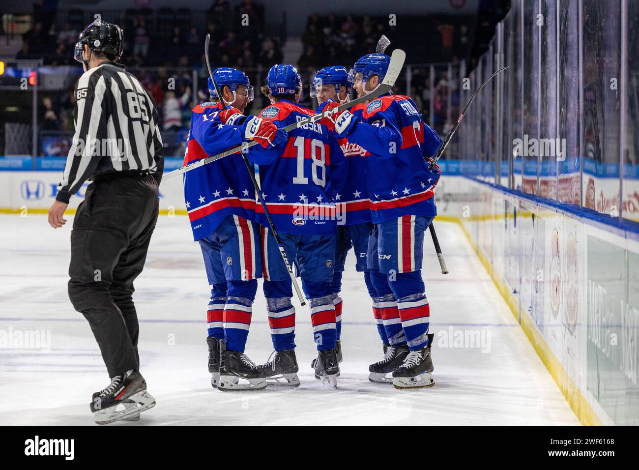20 gennaio 2024: I giocatori dei Rochester Americans celebrano un gol nel secondo periodo contro gli Springfield Thunderbirds. I Rochester Americans ospitarono gli Springfield Thunderbirds in una partita della American Hockey League alla Blue Cross Arena di Rochester, New York. (Jonathan Tenca/CSM) Foto Stock