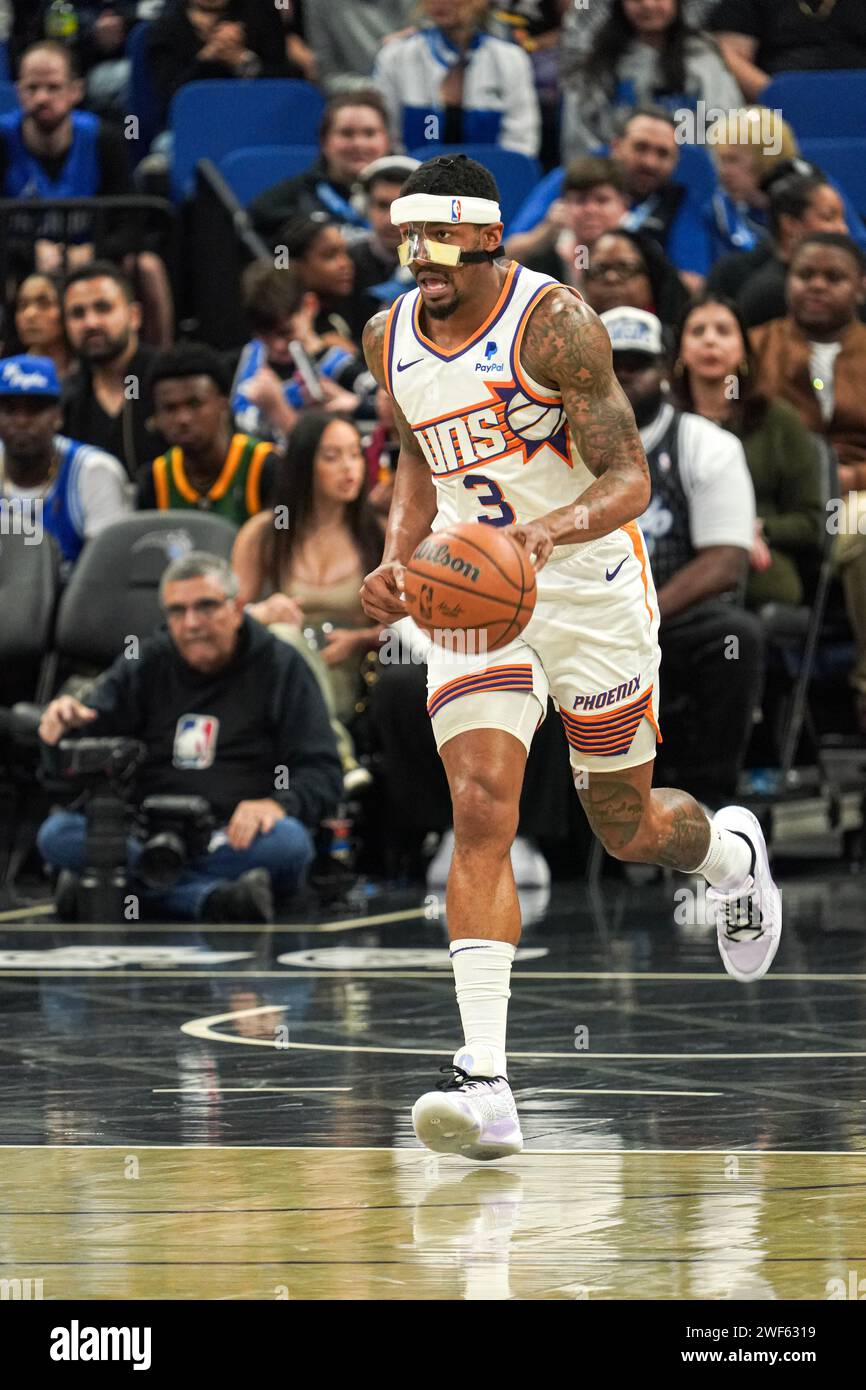 Orlando, Florida, USA, 28 gennaio 2024, la guardia dei Phoenix Suns Bradley Beal n. 3 corre avanti al Kia Center. (Foto Credit: Marty Jean-Louis/Alamy Live News Foto Stock