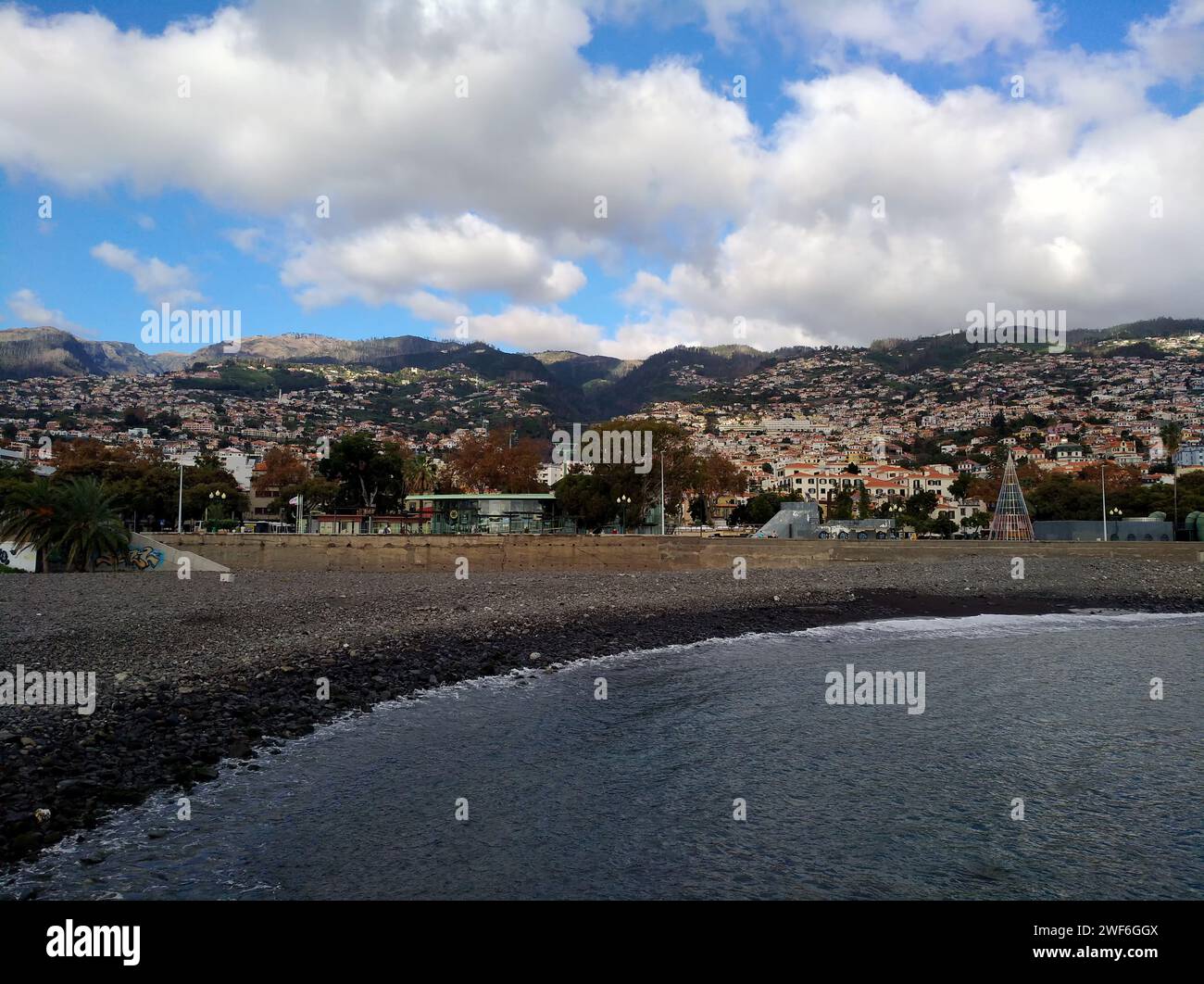 Vista sulla città di Funchal, capitale dell'isola di Madeira (Portogallo) Foto Stock