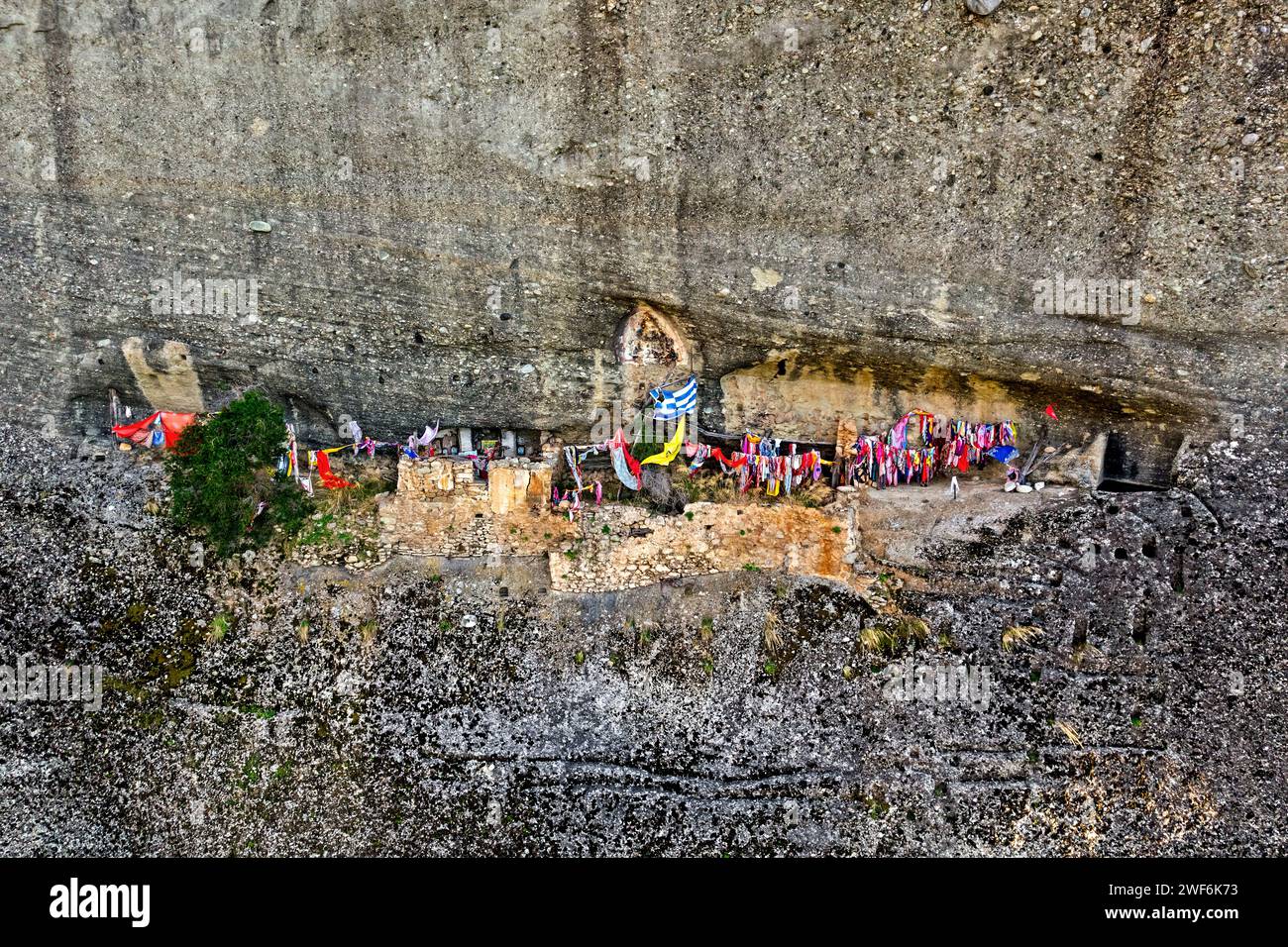 Il monastero di Agios Georgios Mandilas (XIV secolo - 'San Giorgio delle sciarpe / handκerchiefs'), Meteora, Trikala, Tessaglia, Grecia. Foto Stock
