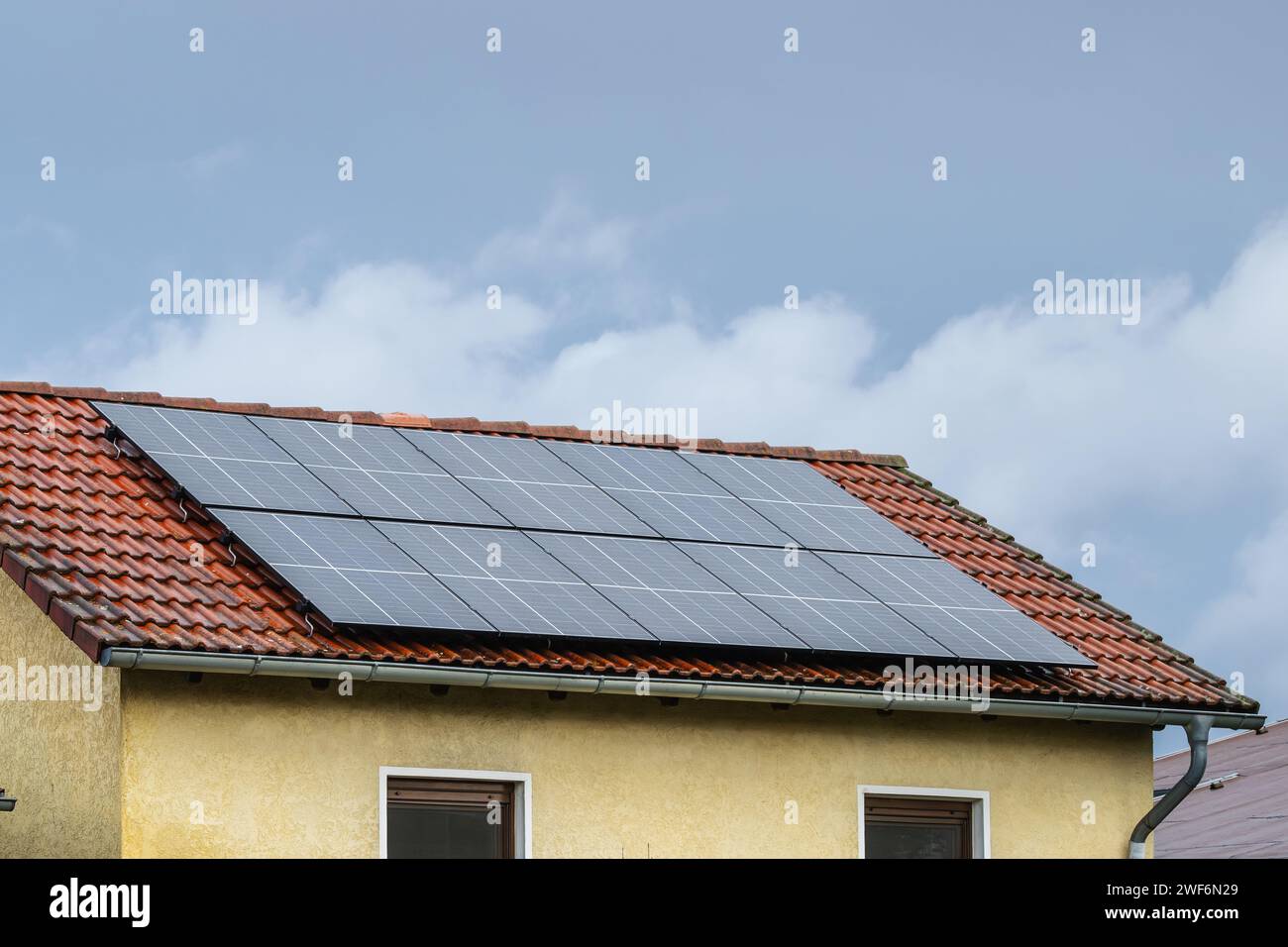 Parte della transizione energetica , sistema solare sul tetto Foto Stock